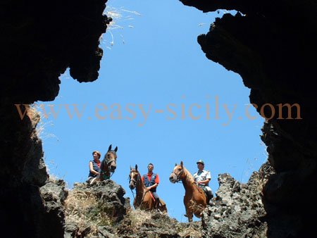 etna_riding_-_corruccio_cave